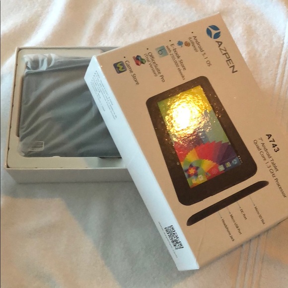 7” Android Tablet(A743) Quad Core 1.3 GHz - Picture 2 of 3